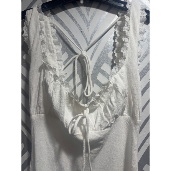 Princess Polly Lillette White Linen Maxi Dress Lace Trim Square Neck Back Tie
4 - Picture 4 of 10